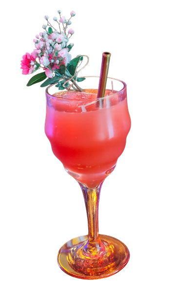 Mocktail sans alcool GOYA du restaurant Guara à Metz – boisson rafraîchissante à la goyave, vanille et orchidée, servie dans un verre décoré de fleurs
